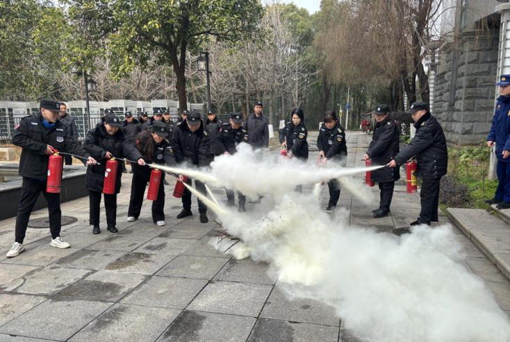 技防人防雙驅 戎安保安筑牢安全屏障