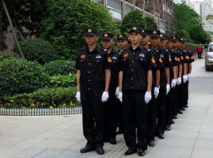 保安人員在停車場進行工作時，需要負責什么呢？