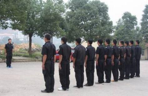 關于小區(qū)的門口物業(yè)保安的工作職責，有興趣的可以了解下